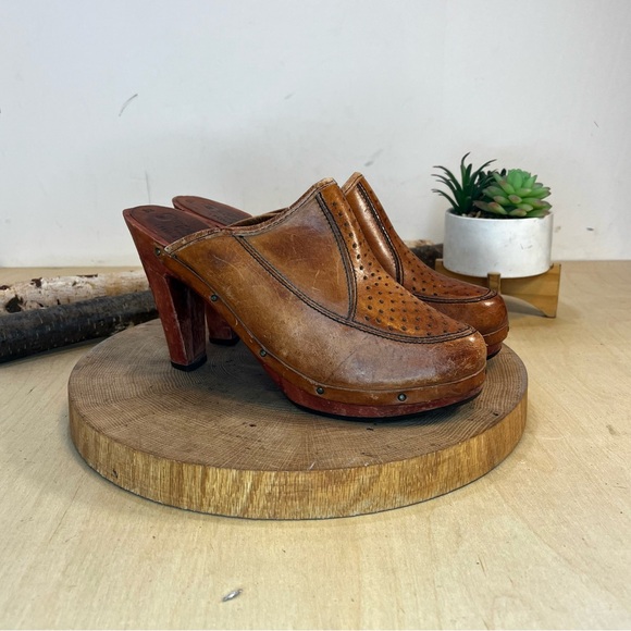 Capeto | Vintage 70’s Wooden Heeled Leather Mules in Brown Size 9 - Picture 9 of 13